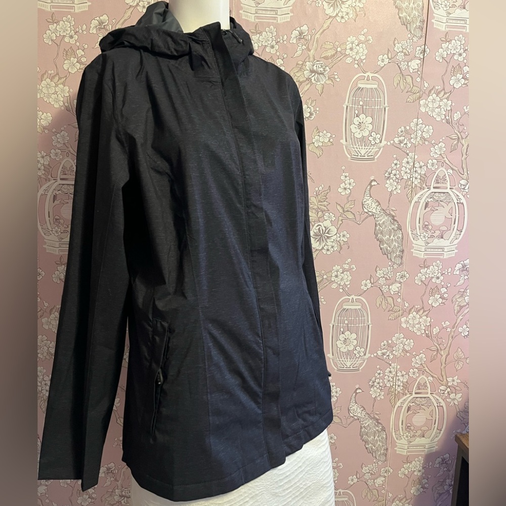 NWOT Woman’s charcoal grey hooded packable jacket with travel bag